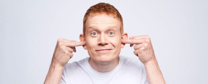 Mikkel Klint Thorius giver os et sjovere verdenssyn i sit nye onemanshow NOK OM MIG, på Bygningen i Køge 22. oktober 2026.