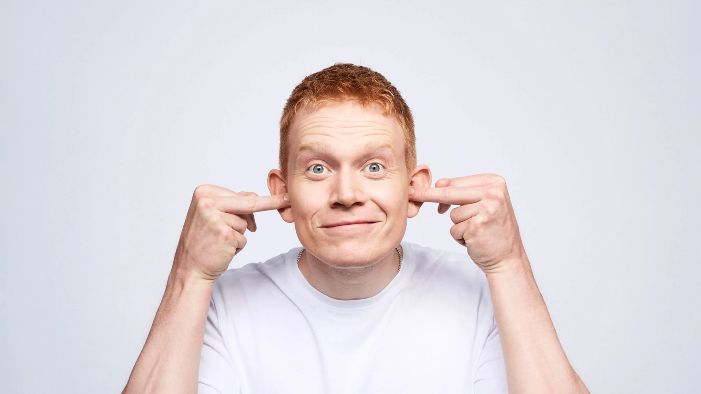 Mikkel Klint Thorius giver os et sjovere verdenssyn i sit nye onemanshow NOK OM MIG, på Bygningen i Køge 22. oktober 2026.