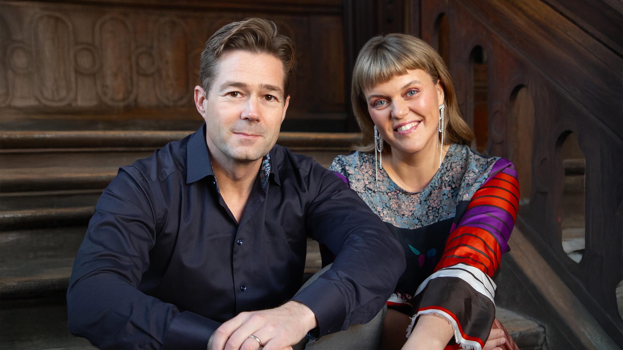 Der er julestemning og fællessang når Katrine Muff og Johannes Langkilde inviterer til julekoncert på Teaterbygningen fredag 11. december.