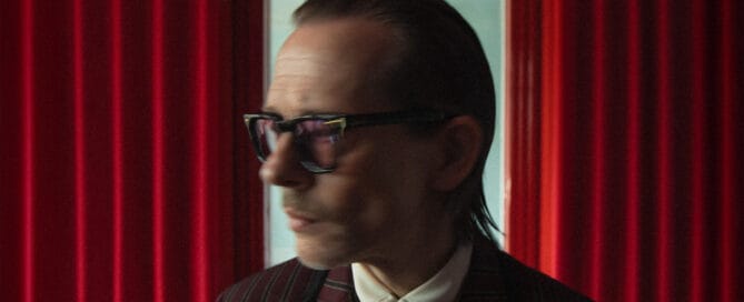 Claus Hempler annoncerer nyt album "Ordensduks i Ingenmandsland" og giver koncert på Teaterbygningen i Køge lørdag 10. oktober.