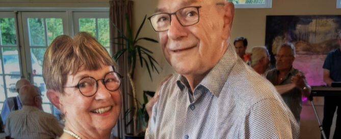 Seniordans med Glade Toner. Første Tirsdag i måneden. Dørene åbner kl. 13.00, dans til levende musik mellem kl. 14 og 17.
