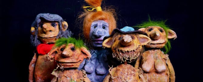 Trolde! - Børneteater. En forestilling om at vokse og blive større. Borup Kulturhus torsdag 8. oktober kl. 9.00 og 10.45. Teatret Andersens Kuffert.